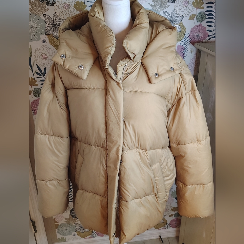 Abercrombie & Fitch Women's Beige Puffer Jacket - Picture 3 of 12